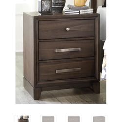 Brueban Three Drawer Night Stand & Brueban dresser With Bedroom Mirror 