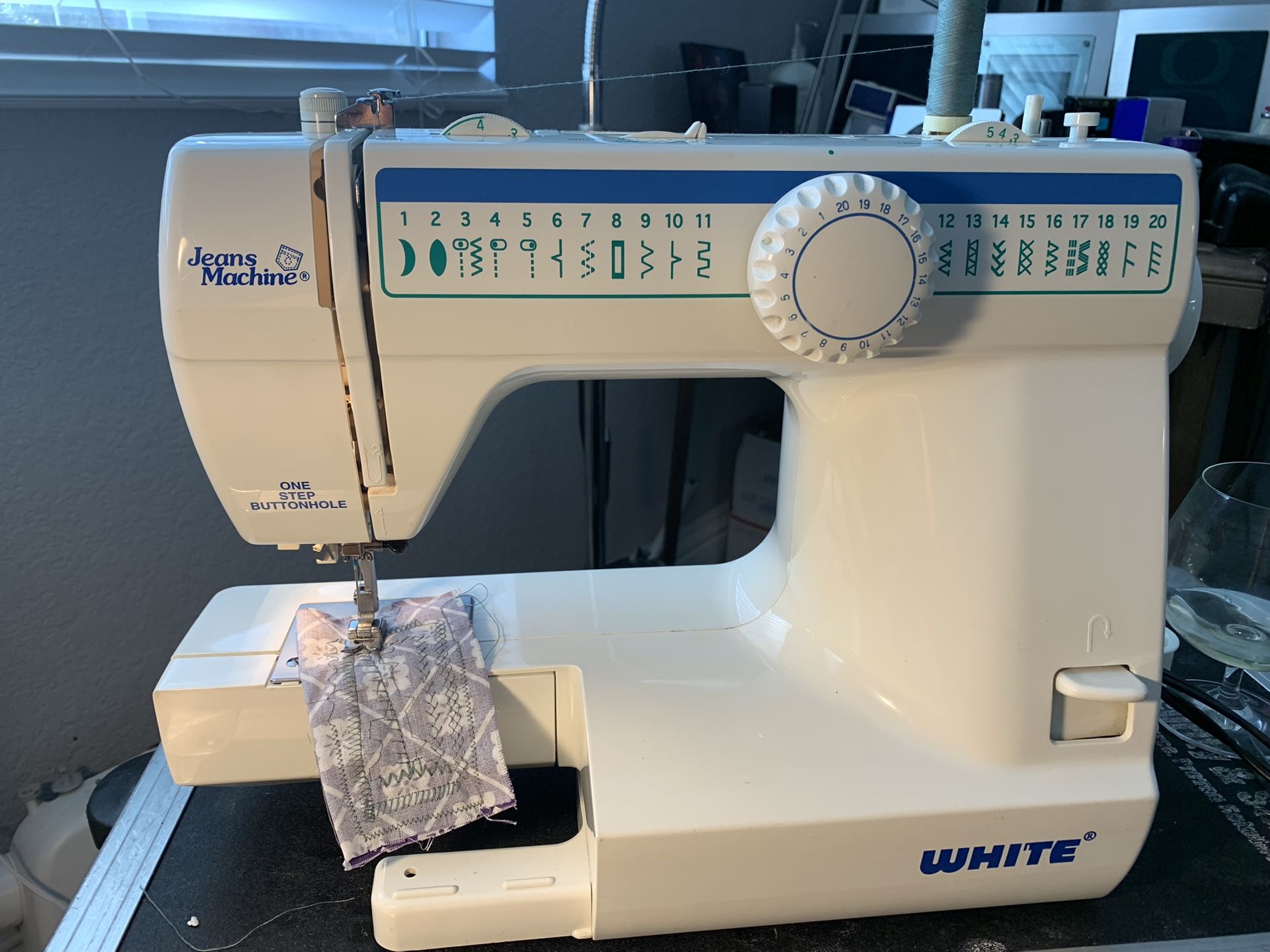 White Jeans Machine Sewing Machine Model 4042, HEAVY DUTY