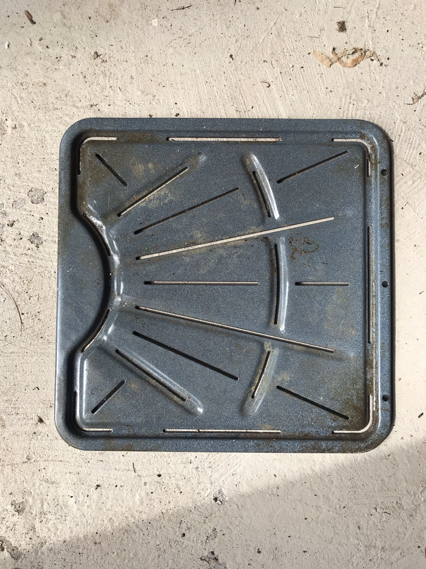 Bottom gas oven plate