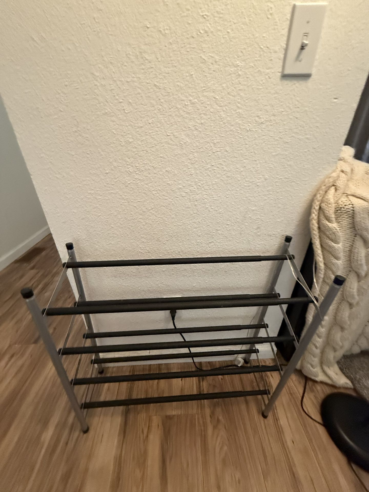 Black expandable shoe rack