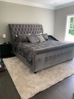 Bassett Furniture - Like new Oversized King Sleighbed