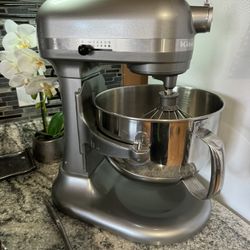 KitchenAid mixer 6 quarts