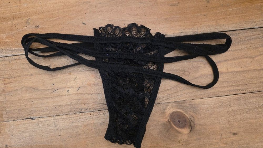 Women's Lace Thong Undie