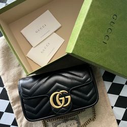 Fashionable women's black crossbody bag