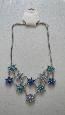 Women's Crystal Snowflake Necklace, Silver Blue, Sparkling Rhinestones, new. Imitation. Collar de fantasia de Copos de nieve color azul