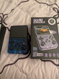 R36S game console