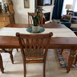 Dining Room Table W/ 4 Chairs And leaf