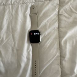 8th Gen Apple Watch 45mm Starlight Color