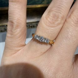 18K Yellow Gold Natural Diamonds Beautiful Ring 