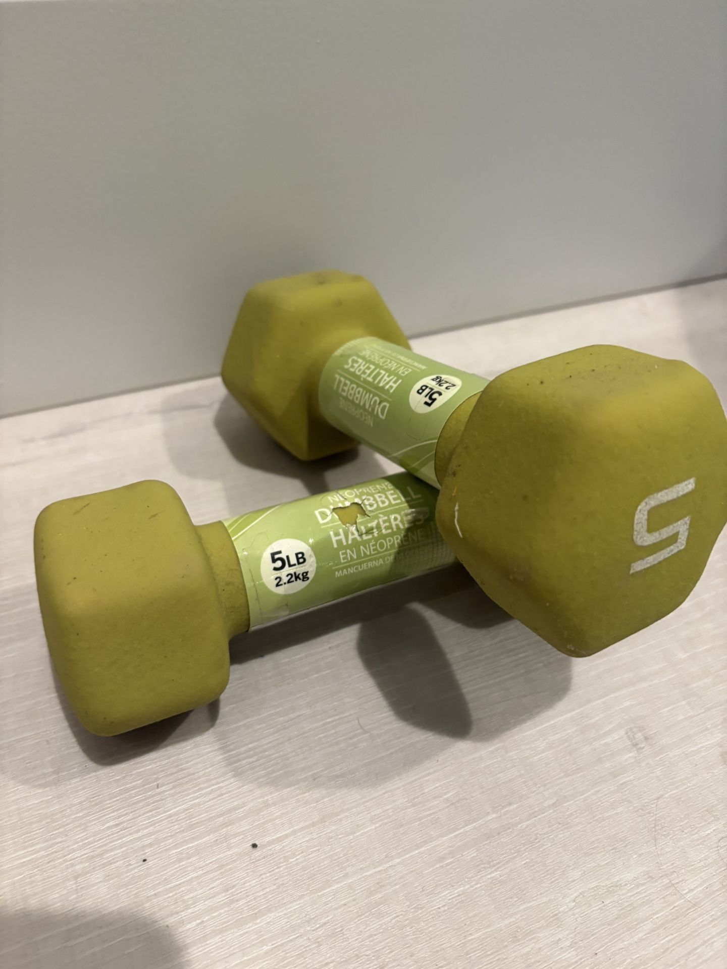 10 lbs $15. Yellow Chartreuse Green Pair. 2 Weights x 5 Pounds Each. 10 Lbs Of Dumbells Total. $15 Firm For Yellow Pair or Blue Pair.