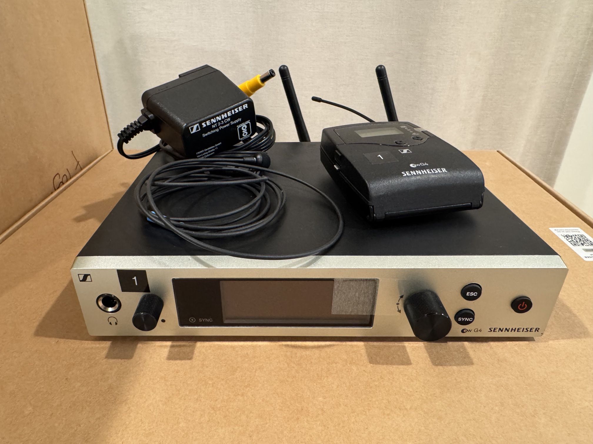 Sennheiser EW500 G4 MKE2 wireless lavalier microphone system
