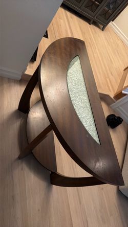 Corner table