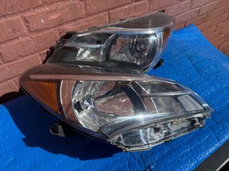 2015 2016 2017 Toyota Yaris Headlight LH RH