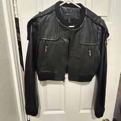 Woman’s Designer Cropped Leather Medium Jacket