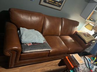 7 FOOT BROWN LEATHER COUCH