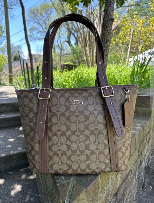 Coach Ashton Tote bag in Signature Canvas in Khaki/Saddle