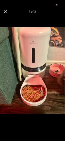 AUTOMATED CAT FEEDER USED ONLY FOR A WEEKEND