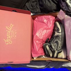 Jordan retro 1’s exclusive Familia