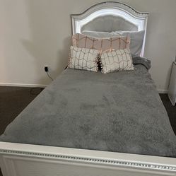 Twin Bed With Vanity 