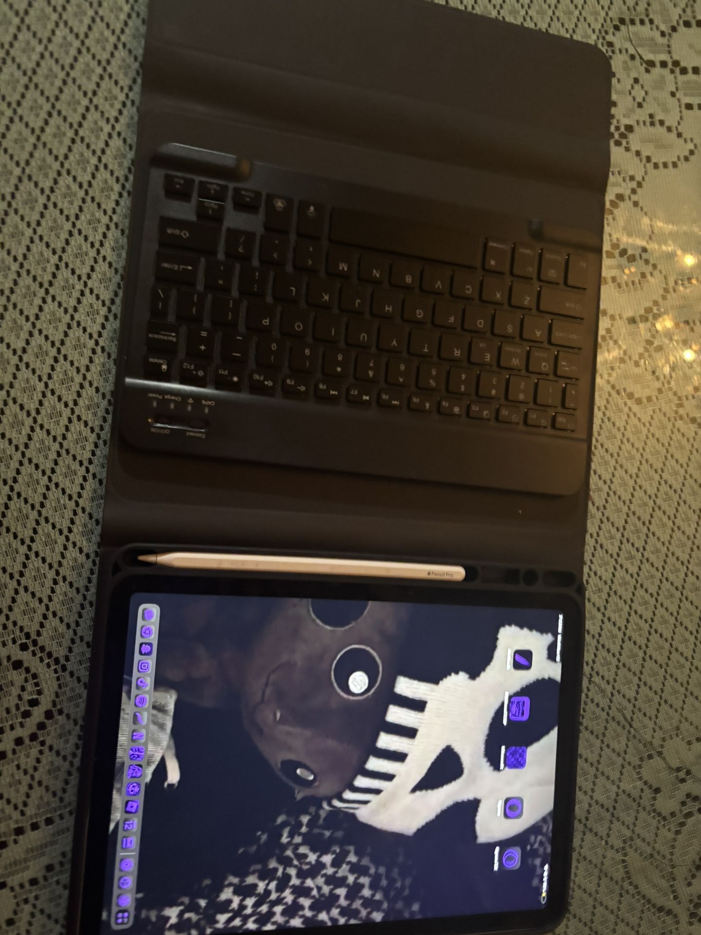 ipad air 11inch m2 chip 128gb,teal perfect conditon. bundle case,pencil,ipad