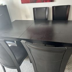 Dinning room table 72x39 6 chairs