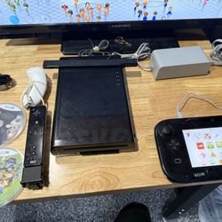 Nintendo Black Wii U Deluxe 32GB Gamepad Bundle-Black w/2 Games Super Mario Lot   The Nintendo Wii U Deluxe 32GB console Gamepad Bundle in Black inclu