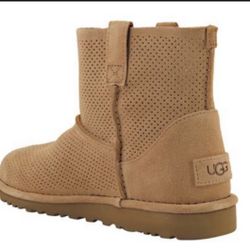 NEW IN BOX UGG WOMEN'S CLASSIC UNLINED 