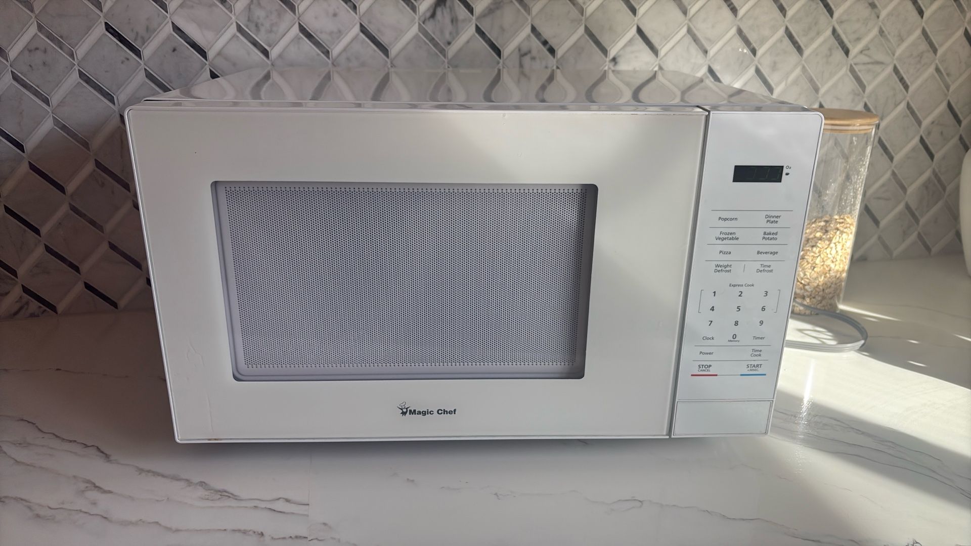 Magic Chef Microwave White. 