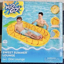 Pineapple Pool Lounge – New