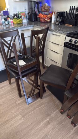 Dining Room Table with 6 chairs