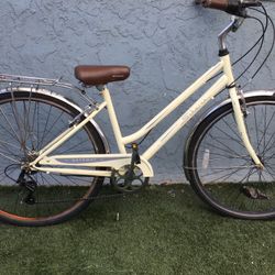 Bike 🚲 Schwinn Good Condition Tires 🛞 700