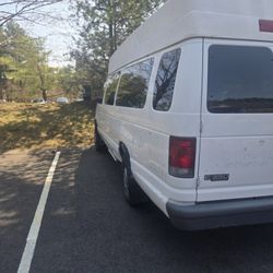2004 Ford E-350