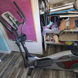 Pro-Form 6.0 ZE elliptical machine
