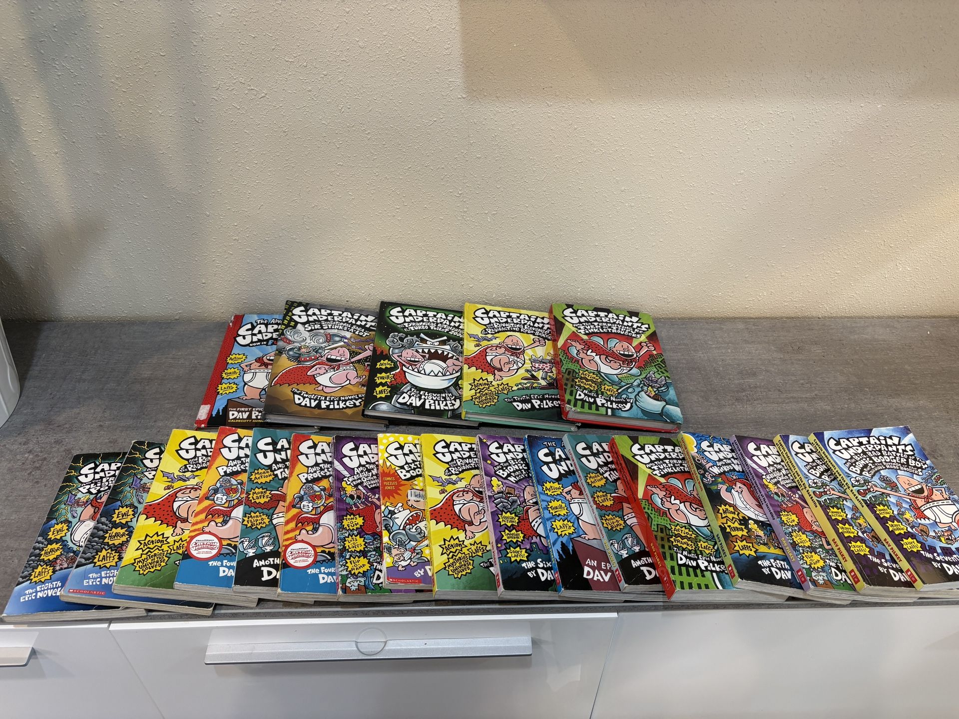 22 Captain Underpants books bundle