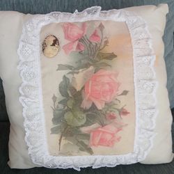 Pink ROSES PILLOW WIRH A CAMEO 