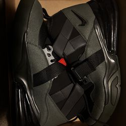 Nike Air Force 270 Utility