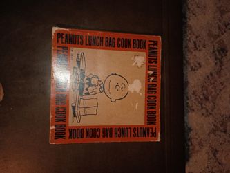 Vintage 1974 Peanuts Lunch Bag Cook Book - 1st Scholastic Paperback Printing TW 2531