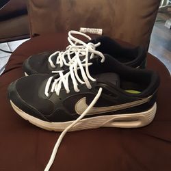 3 Pairs Of Altra Duo Foot Shape Or Nike Air Running Shoes $12 Each See All Photos 