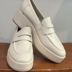 Dolce Vita Women's Cream Loafers 