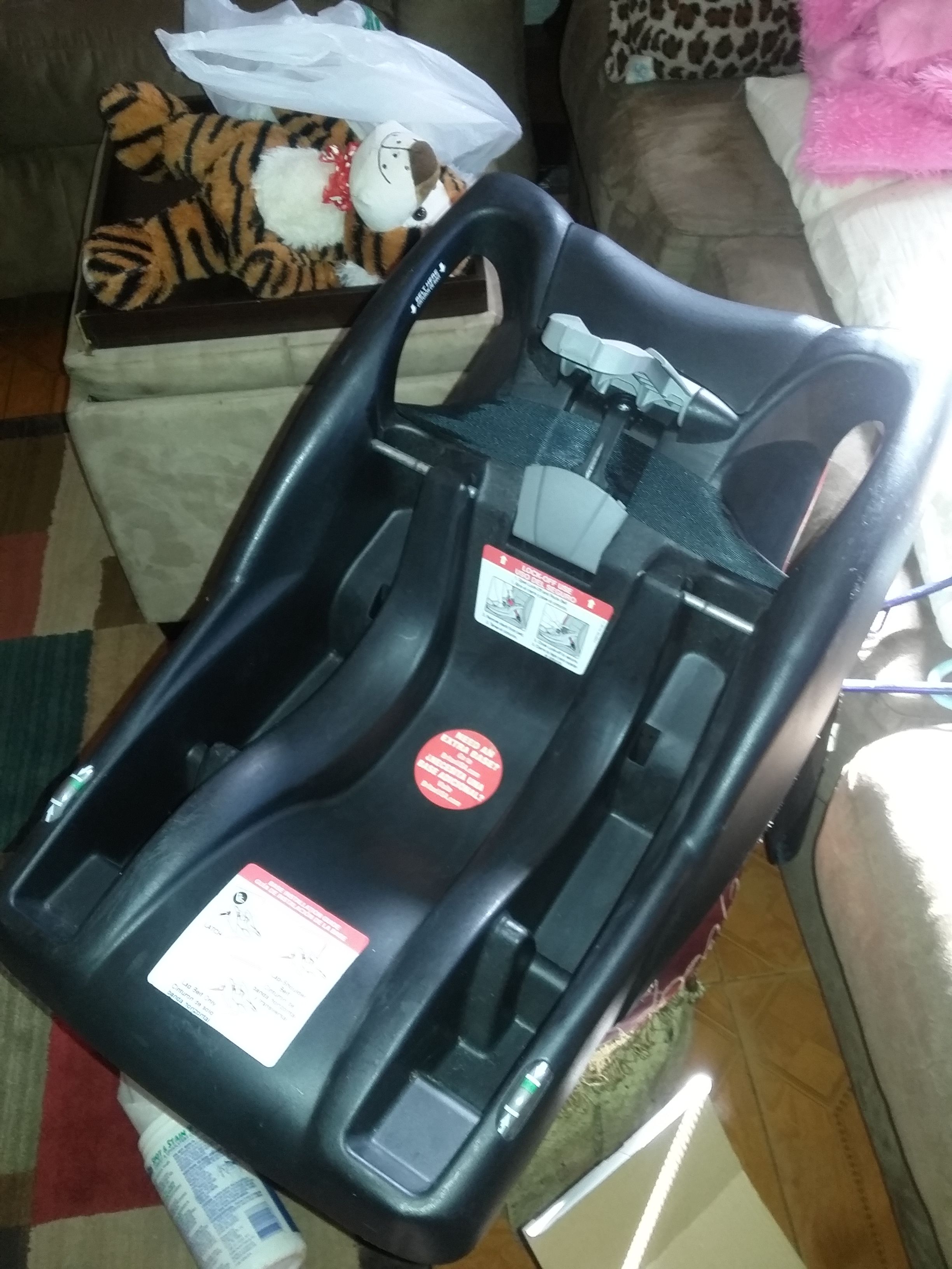 Britax and Graco carseat Bases