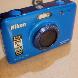 Nikon S30 coolpix point and shoot rugged water resistant camera