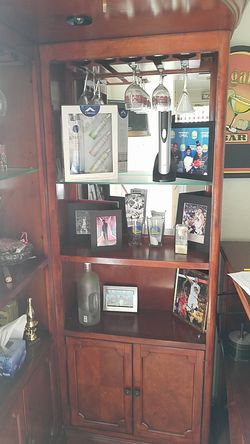 Beautiful four-piece bar with back mirrors