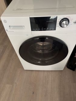 GE 24" 2.4 cu. ft. Capacity Front Load Washer/Dryer Combo