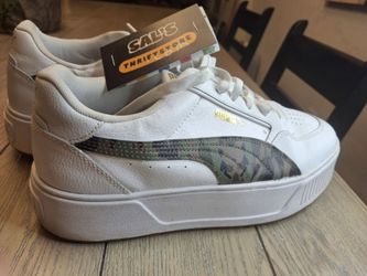 Women's size 11 pumas men's size 9.5