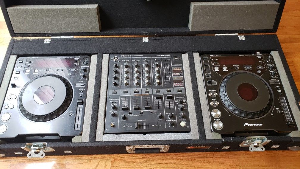 DJ equipment pioneer cdj-1000 and djm-500