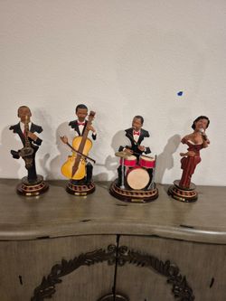 Statues/ figurines