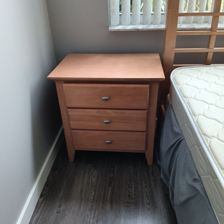 Light Wood Bedroom Furniture With Mattress 