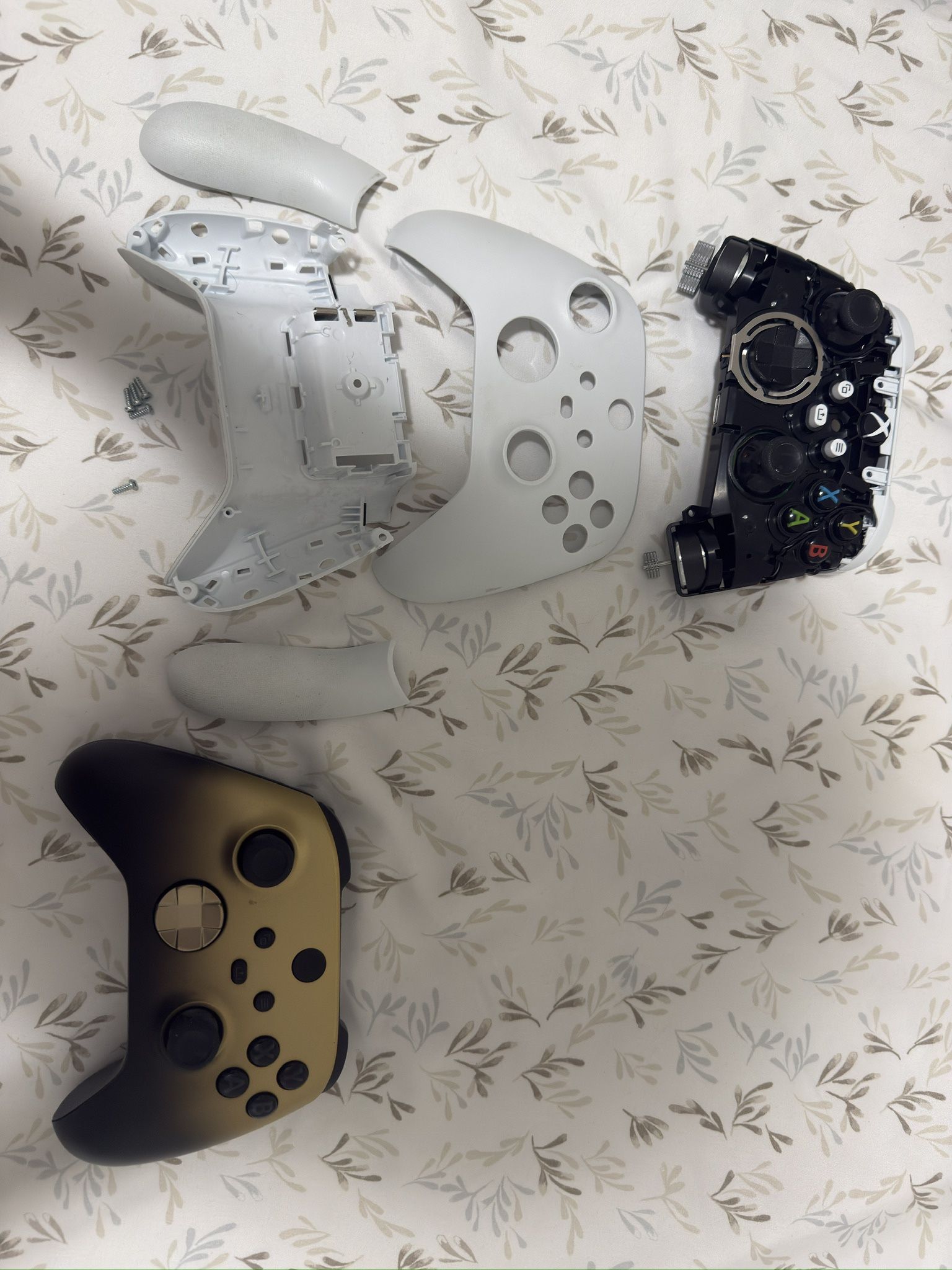 2 Xbox Series S Controllers 