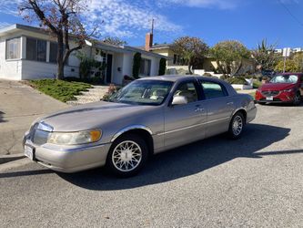 2000 Lincoln Town Car