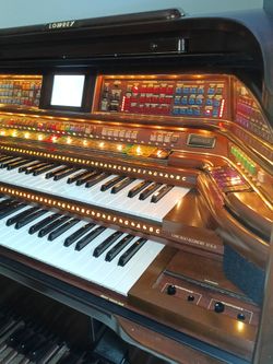 Lowrey Royale Organ